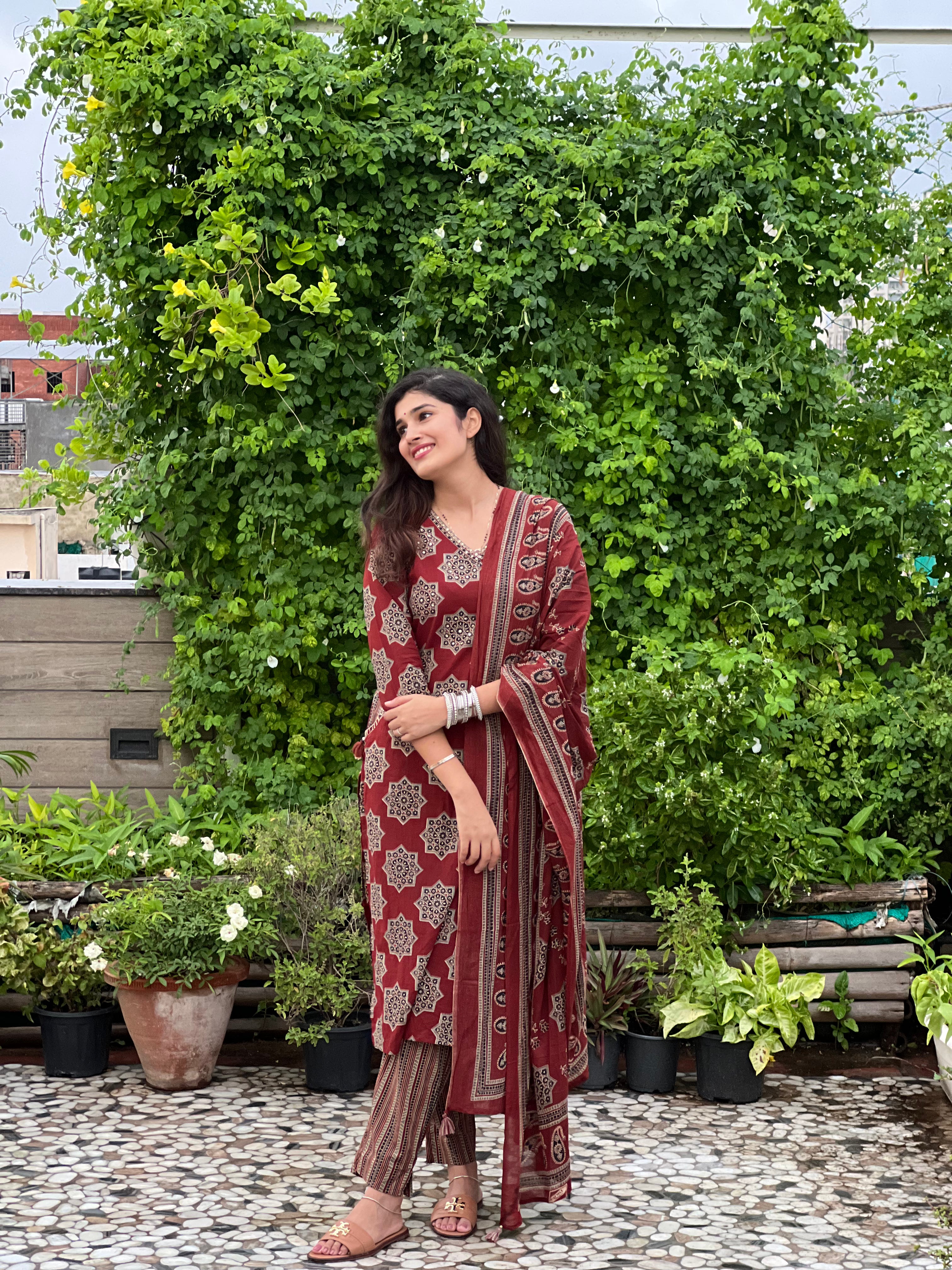 Straight kurta with V-neck