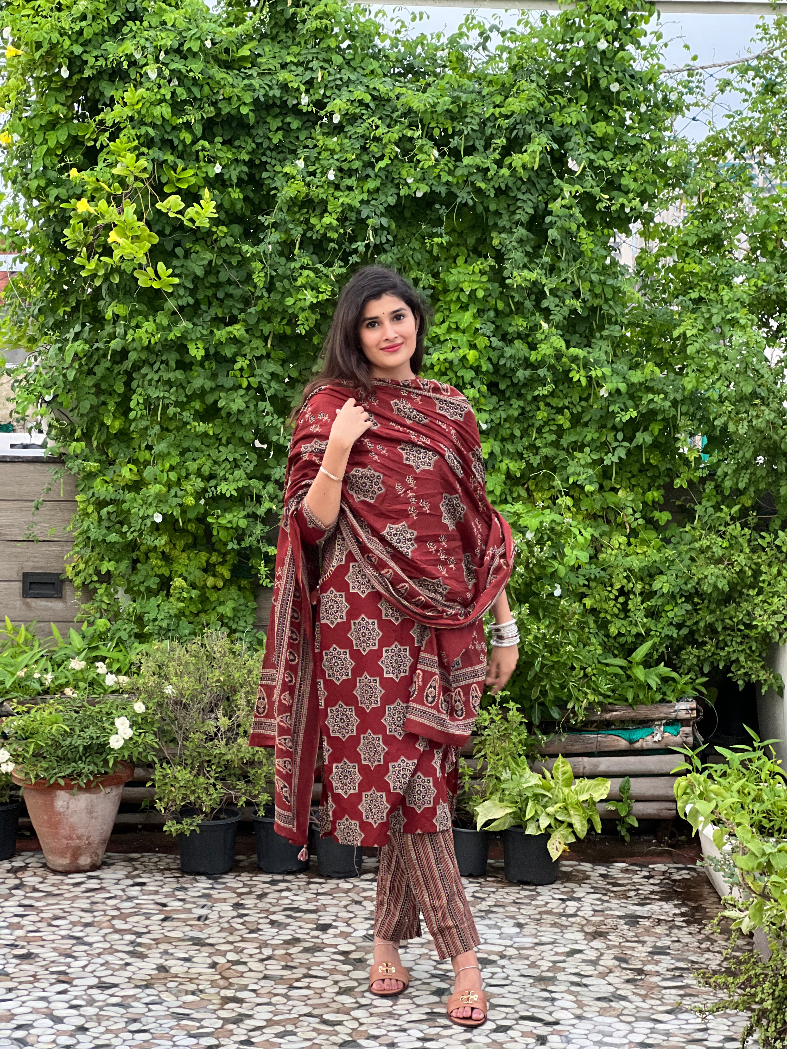 Straight kurta with V-neck